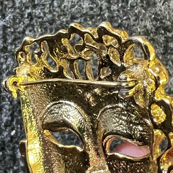 Vintage Theater Carnival Mask
Gold Tone Brooch Pin - Picture 3 of 4